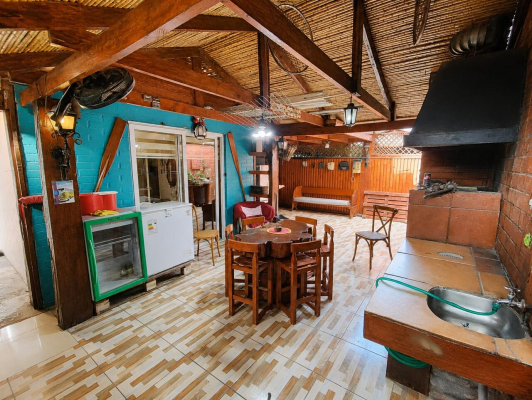 se-vende-amplia-casa-en-pasaje-cerrado-3d-2b-1e-9